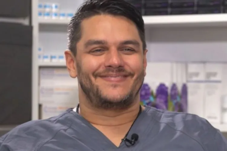 Medic estetician român, reținut de poliție. I-a furat fostei iubite, tot doctoriță, 35.000 de euro. În casa medicului s-a găsit o avere nedeclarată 