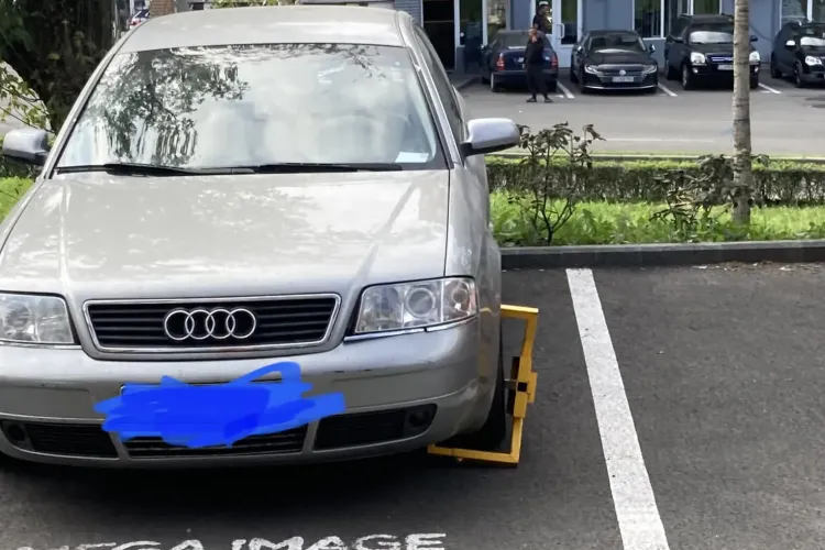 Cluj - ”Ia flexul și taie caracatița de pe roată!” - Ce a pățit un clujean în parcarea unui supermarket. E legal? - FOTO