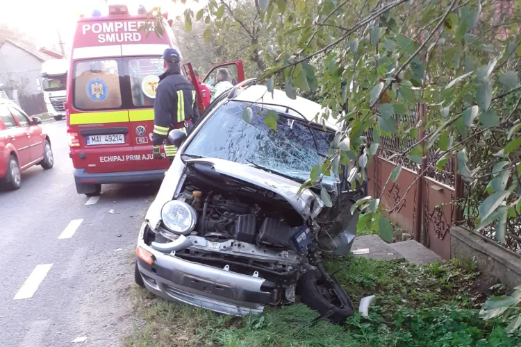 Accident pe DN1 E60, în apropierea localității Ciucea. Au fost implicate o mașină și un autocamion - VIDEO