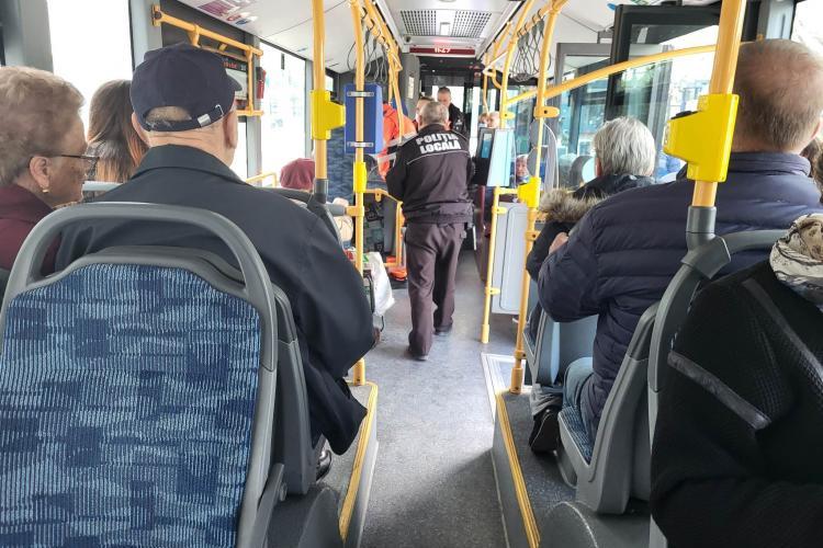Bărbat agresiv, pus la punct de un tânăr într-un autobuz din Cluj-Napoca: ”În numele lui Iisus, îți poruncesc să stai jos!” - VIDEO