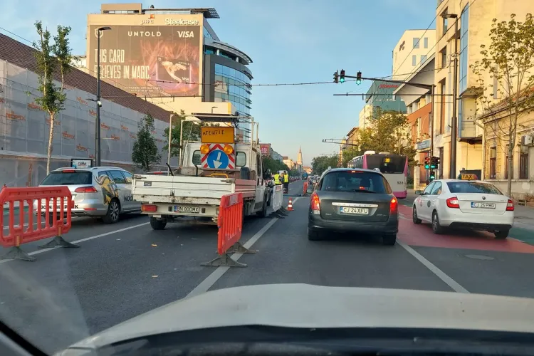 „Doreii” lucrează în centrul Clujului la ore de vârf. Clujean indignat: „Oare lucrările astea nu pot fi făcute noaptea sau în weekend?”