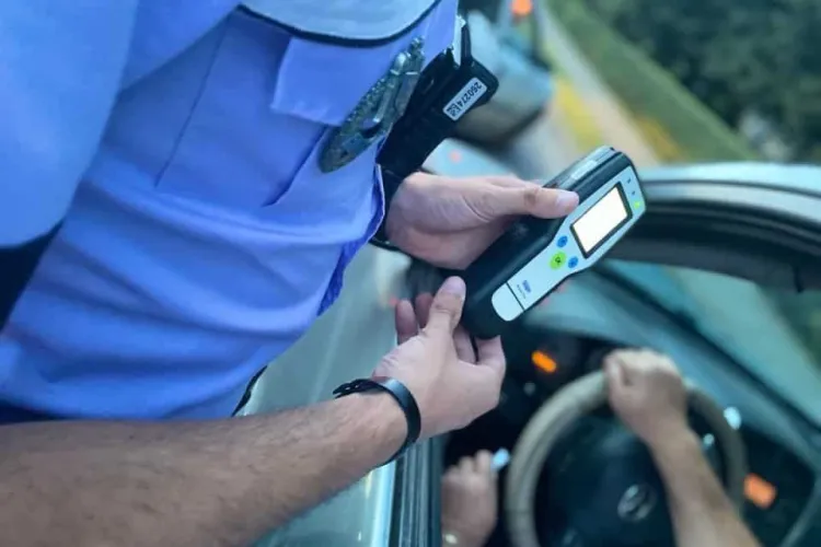 Șofer confuz, prins pe Calea Turzii cu 135 km/h. Șoselele sunt tot mai periculoase