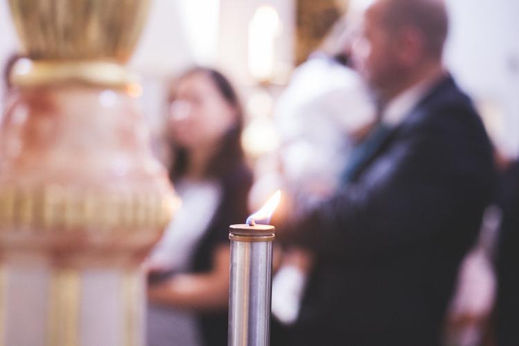 Câti bani cheltuie clujenii pe darul de botez în 2023? Sumele variază în funcție de apropierea de familia bebelușului