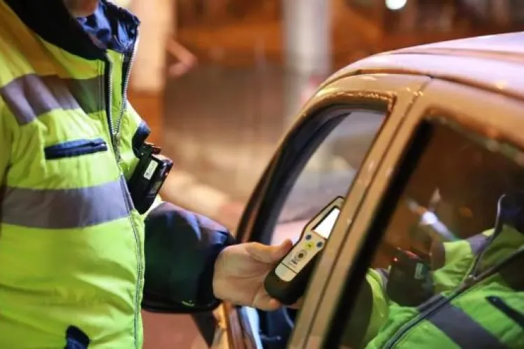 Bombardier din alt județ prins la volan în Cluj complet ilegal! La controlul corporal s-au lămurit lucrurile