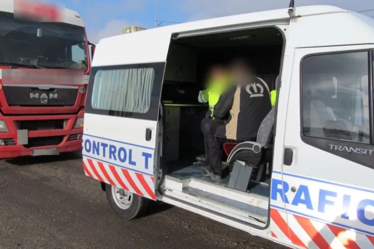 Cluj - Inspectorii care verifică marii transportatori de marfă sau persoane iau șpagă cum respiră. Dezvăluiri după arestările de la Cluj