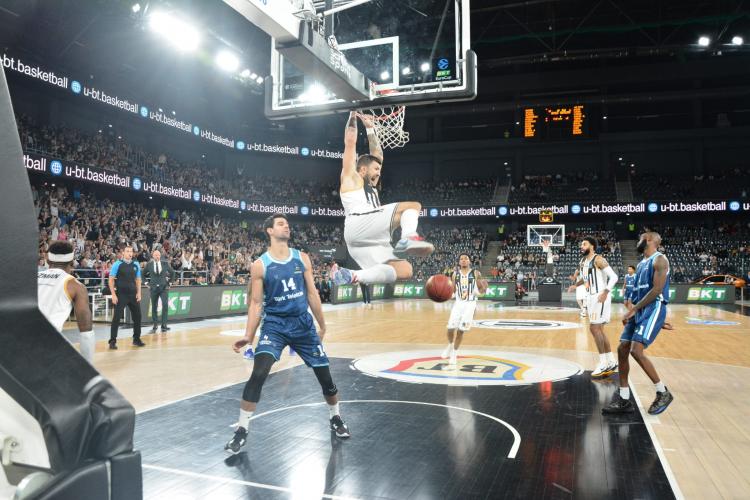 U-BT, victorie uriașă în EuroCup, contra turcilor care au fost în finală anul trecut. În tribune a fost o vedetă U - FOTO