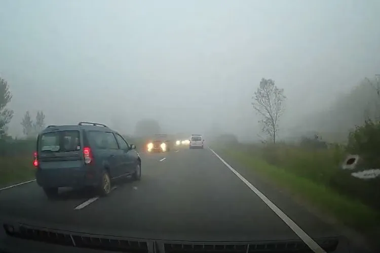 Îți dau palpitații! Depășiri inconștiente pe drumul spre Zalău - VIDEO