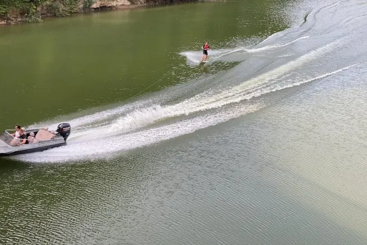 Clujean prins, după ce a furat o barcă de pe lacul Tarnița - FOTO