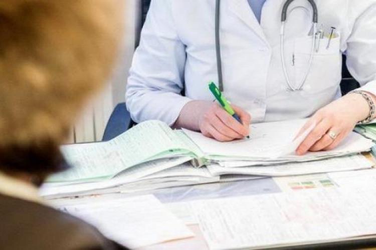 ”L-a dat afară pe OMUL care sfințește locul” - Oamenii din Dezmir s-au revoltat, după ce medicul de familie și-a dat afară asistentul- sufletul satului