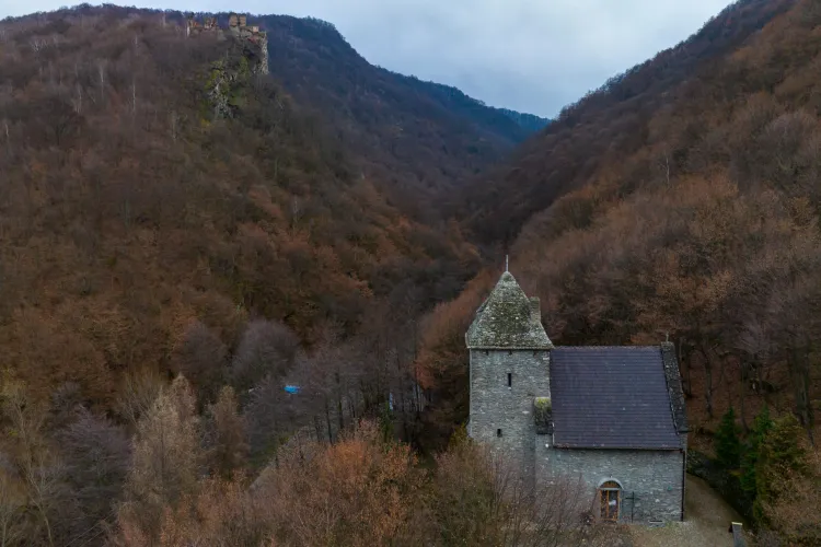 Cetatea și mănăstirea Colț - Râu De Mori, printre minunile Ardealului. Ambele au fost sursă de inspirație pentru Jules Vernes - FOTO