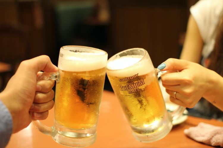 Berea se va scumpi și gustul va fi altul! Schimbările climatice afectează și producția de bere