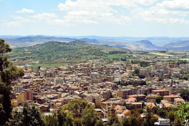 Un profesor italian critică dur felul în care concetățenii lui tratează românii: ,,În ce politică urâtă trăim în acest oraș