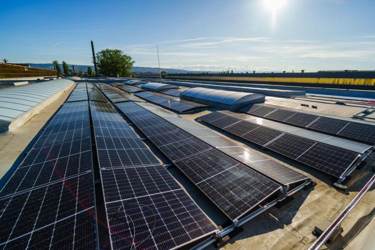 Panouri fotovoltaice pe noua unitate de producție a CARBOCHIM SA