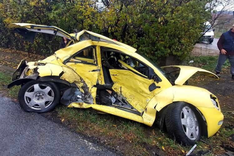 Accident în Răscruci, Cluj! Au fost implicate două mașini și un autocamion - FOTO 