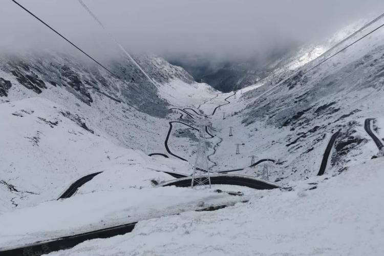 Imagini fantastice cu prima ninsoare de pe Transfăgărășan - FOTO