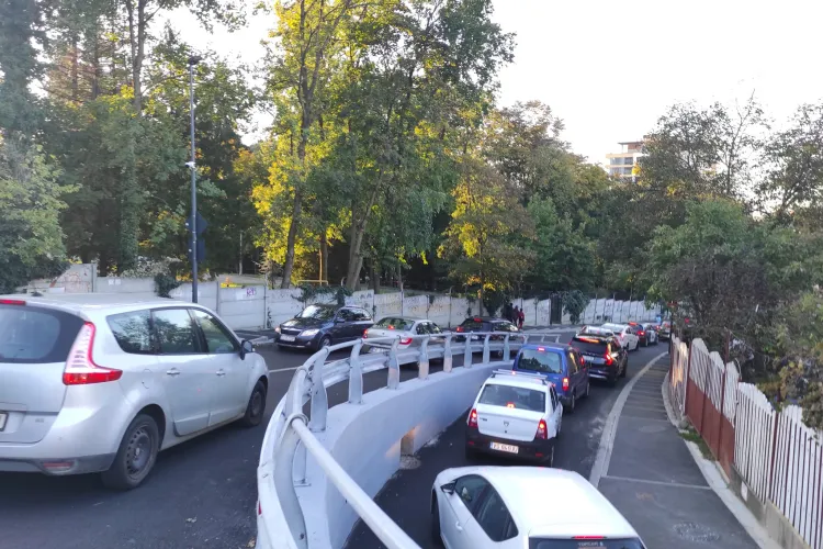 Strada Mărginașă, un ”exemplu” european de fluidizare a traficului: ”E cam ca și înainte, doar că acum e asfaltat” - FOTO