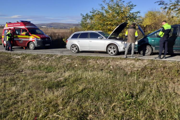  Accident cu două mașini în Mintiu Gherlii, Cluj. O femeie a ajuns la spital