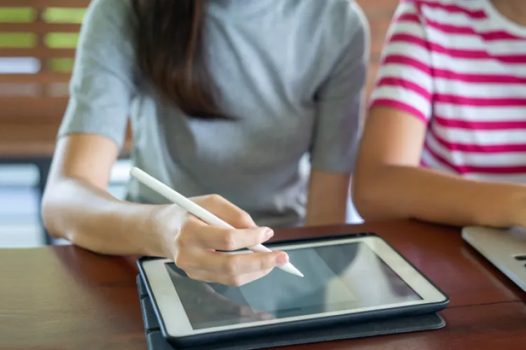 Primele teste online de evaluare standardizată au fost un dezastru. Profesoară: „Eu nu aș vrea elevii să-mi urască materia din cauza acestor teste”