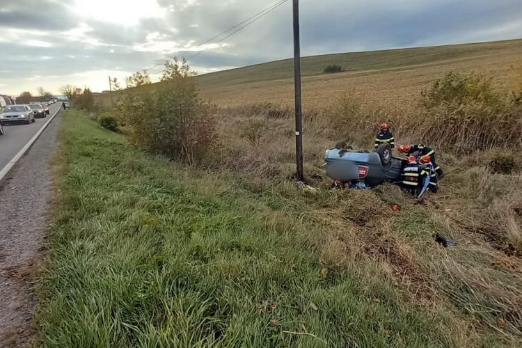 Mașină răsturnată la ieșire din Apahida spre Corpadea. De supărare, cei din mașină au refuzat să meargă la spital - FOTO