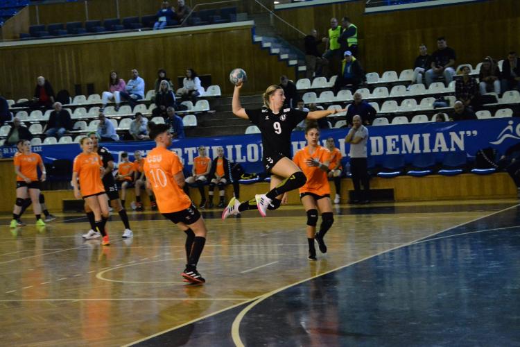 Handbalistele de la U Cluj au câștigat meciul cu CSU Reșița - FOTO 