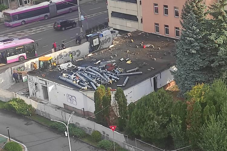Se demolează vechea stație Minerva - Mănăștur: ”E bine că dispar fast-food-uri și păcănele din stații” - FOTO