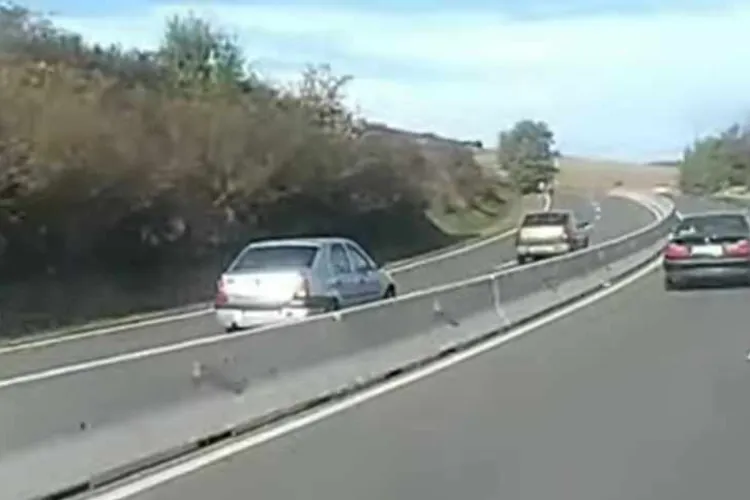 Scene halucinante! Două mașini, una după alta, surprinse pe CONTRASENS, pe DN1 Turda-Cluj - VIDEO