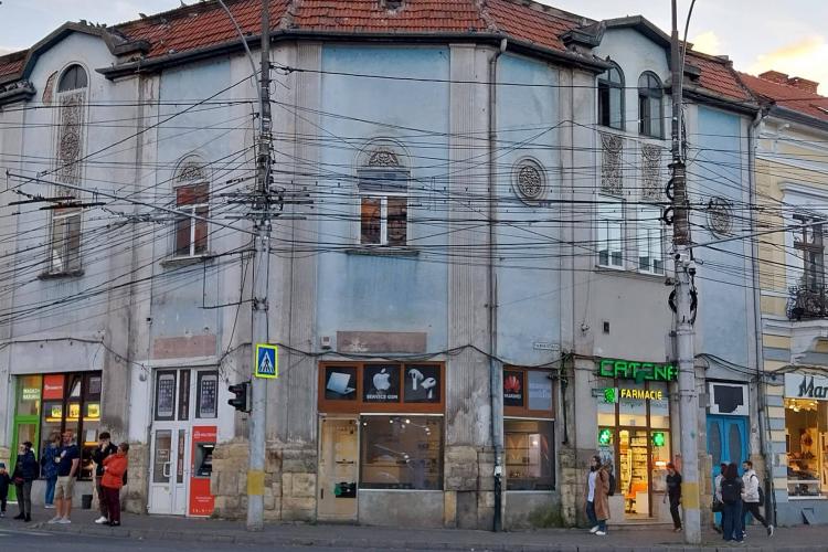 Imagine virală cu un colț kitschos din centrul Clujului. Străinii s-au minunat de ceea ce au văzut în Piața numărul 3 a orașului - FOTO