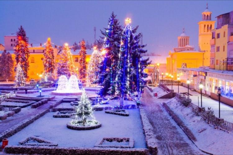 S-au furat decorațiunile de Crăciun din Câmpia Turzii. Orașul va fi împodobit mai modest în acest an, oamenii legii caută făptașii
