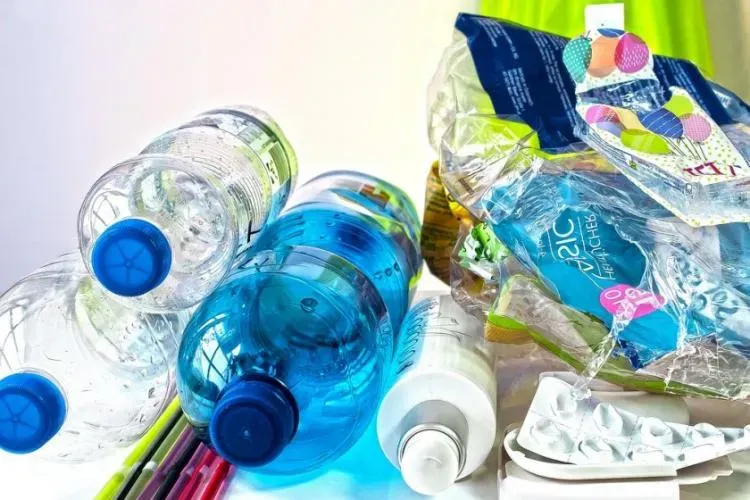 Românii nu vor primi 50 de bani pentru PET-urile vechi. Ministrul Mediului: Niciun ambalaj fără garanţie nu va genera cei 50 de bani 