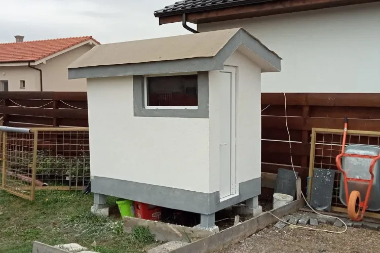 O nouă caterincă la adresa Clujului. A apărut garsoniera de curte: 1,5 mp, cu aer condiționat - FOTO