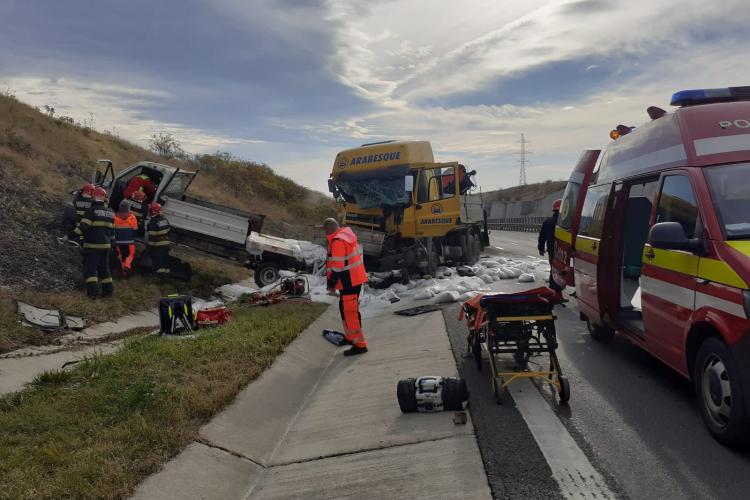 Accident pe Autostrada Transilvania! Un șofer a rămas încarcerat - FOTO