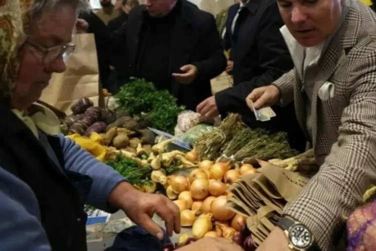 Rareş Bogdan, cu un ceas de 30.000 de euro, în timp ce făcea piața alături de liberali - FOTO