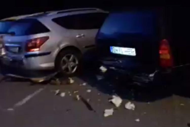 Un bețiv a lovit cu mașina trei autoturisme din Cluj-Napoca. Era atât de beat că nu a mai putut pleca de acolo 