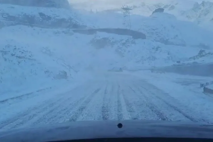 Transfăgărășan și Transalpina s-au închis în această dimineață din cauza fenomenelor meteorologice imprevizibile
