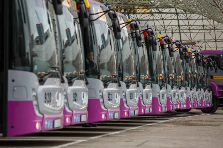 Cluj - Veteranii și văduvele de război, revoluționarii și urmașii eroilor martiri își pot ridica abonamentele gratuite de transport