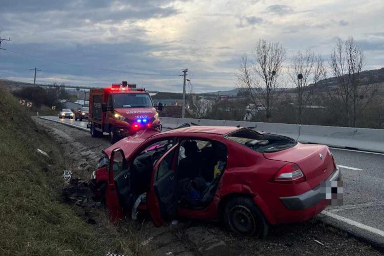 Accident teribil între Feleacu și Vâlcele! O mașină a fost făcută praf, un bărbat a fost transportat la spital cu leziuni grave - FOTO