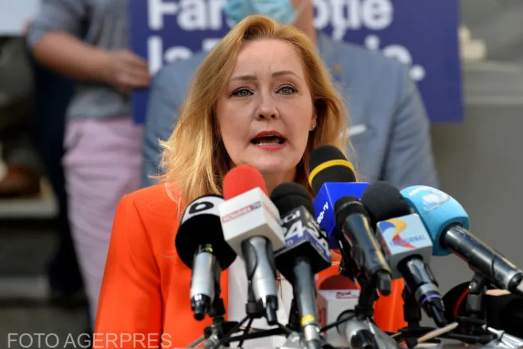 Lasconi, criticată de propria fiică pentru că a votat DA la referendumul pentru familie: Această discriminare jegoasă nu are loc la mine în familie