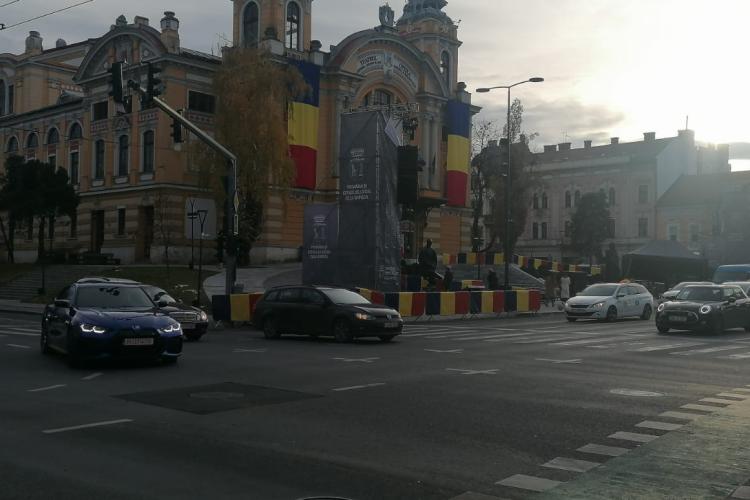 Revine la Cluj ”epoca Funar”? Cum au decorat Piața Avram Iancu pentru Ziua Națională - FOTO