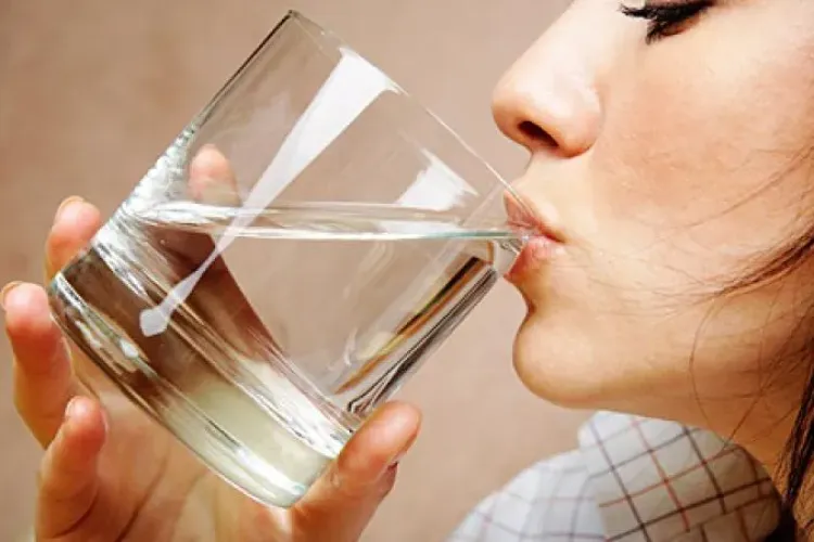 Ce se întâmplă cu apa când ajunge în stomac. Când trebuie băută apa