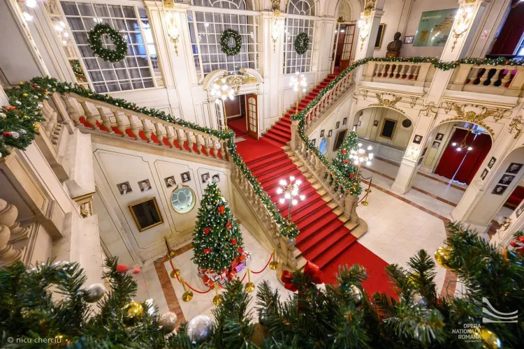 Opera din Cluj-Napoca s-a ”îmbrăcat” în hainele de Crăciun - FOTO