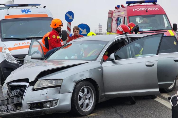 Accident pe centura Vâlcele-Apahida! O tânără a fost extrasă dintr-o mașină avariată de un echipaj care trecea întâmplător prin zonă - FOTO