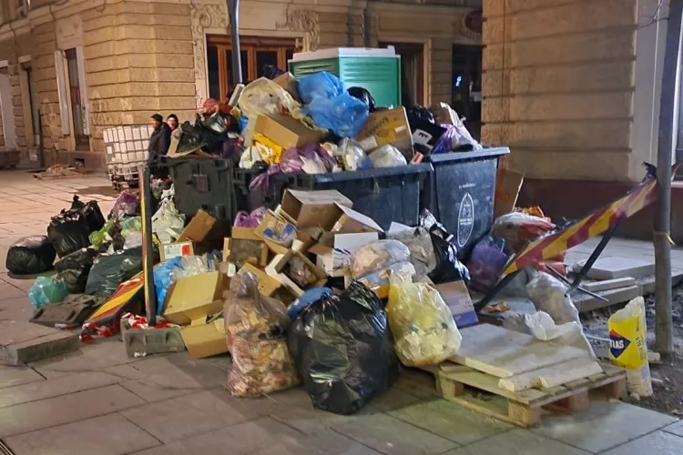 Alo, Emil Boc, Supercom și Tișe! Așa arată centrul Clujului înainte de Ziua Națională a României - FOTO