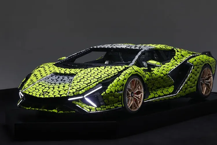 O replică în mărime naturală a unui Lamborghini va fi expusă în Cluj! Construcția este realizată din peste 400.000 de piese LEGO