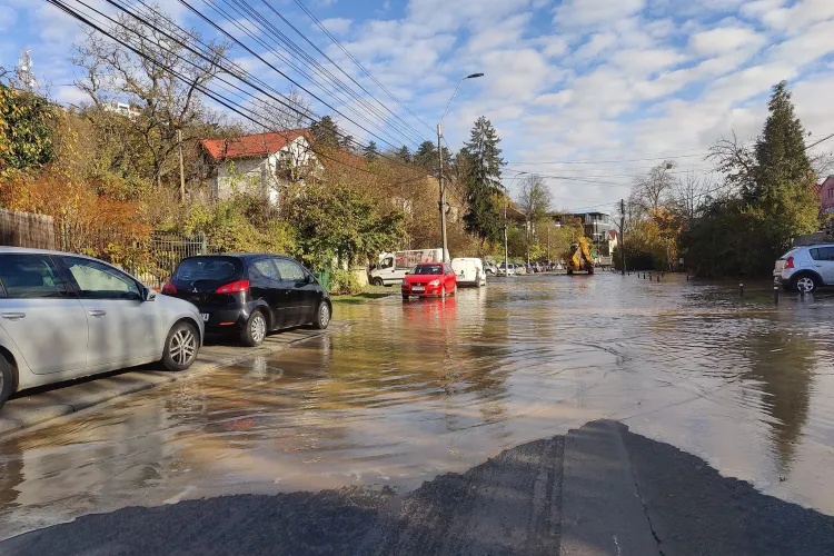 Strada Eremia Grigorescu se închide pentru repararea avariei la conducta de apă