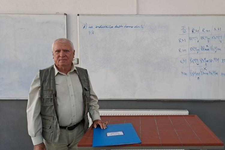 Un profesor ardelean predă fizică de 54 de ani și a lipsit doar o singură dată de la catedră 