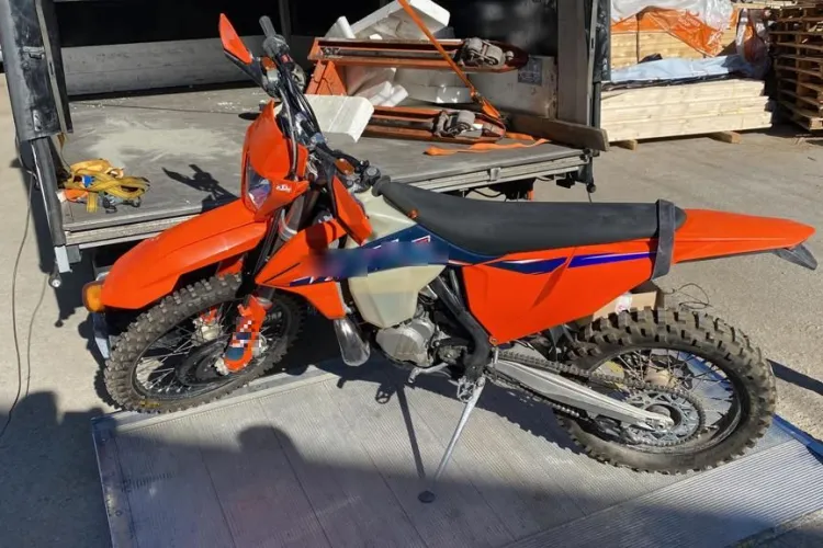 Doi tineri au gândit o schemă perfidă ca să-l lase pe un clujean fără motocicletă! Polițiștii i-au reținut rapid pe tinerii din București și Ilfov