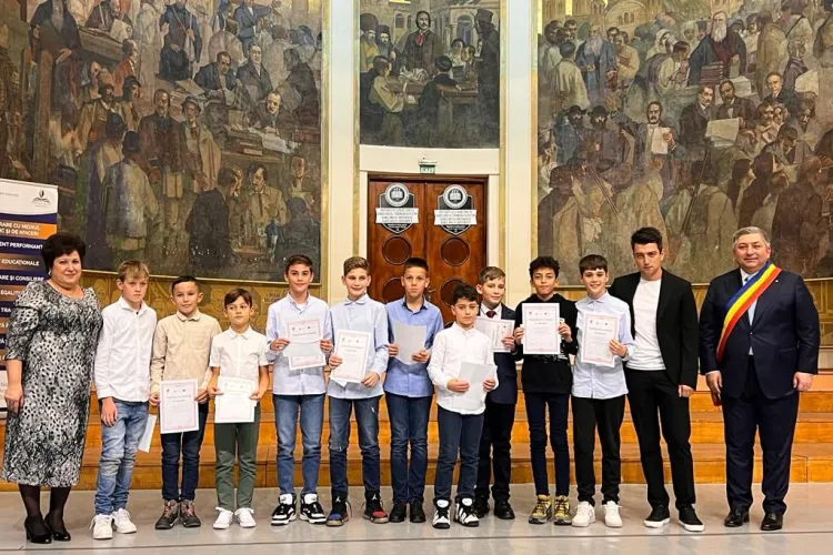 Peste 500 de elevi clujeni, care au obținut rezultate excelente la învățătură au fost premiați! Și dascălii au primit premii