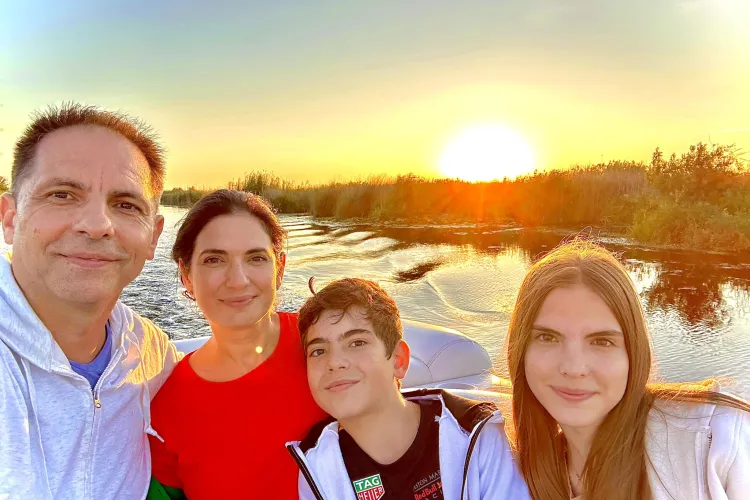 Dan Negru și-a educat bine copiii. A spus de ce nu-i vedem ”vedete pe Tik Tok” și de ce i-a dat la o școală de stat