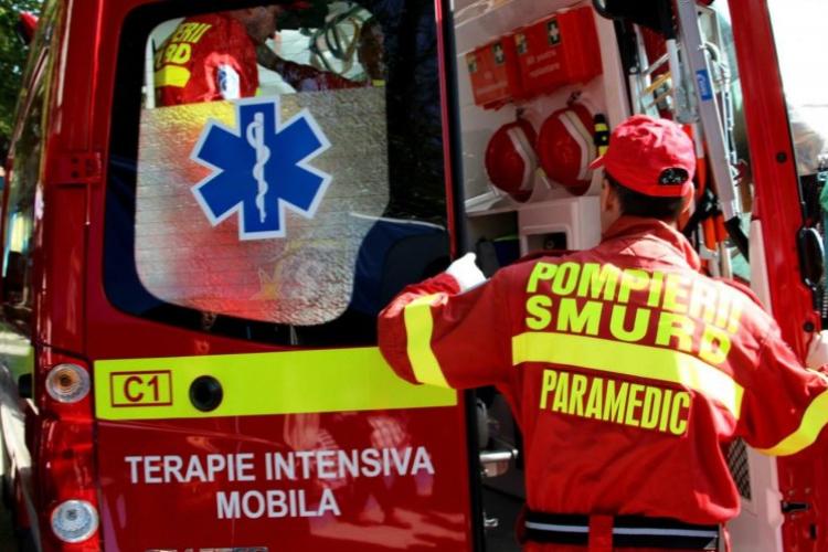 Alertă la Cluj! Un bărbat a urcat pe un bloc din Mănăștur și a lansat amenințări. Pompierii au intervenit la caz