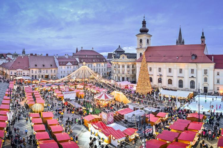 Ce prețuri sunt la Târgul de Crăciun din Sibiu! Cât costă două sarmale sau un gulaș foarte bun